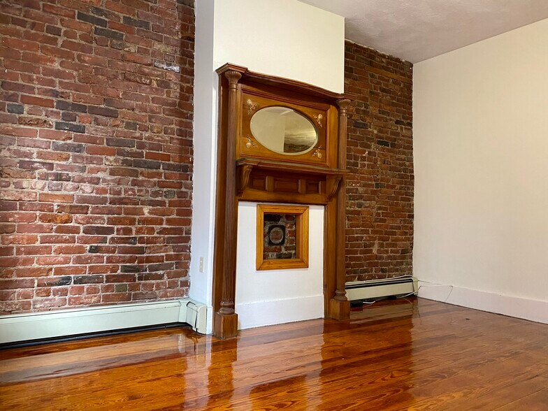 Building Photo - 69 Baldwin St