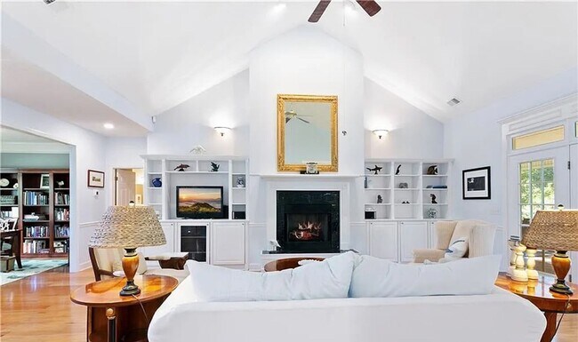 Building Photo - Beautiful 3 bedroom 2 bath home