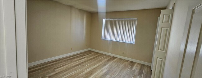 Building Photo - 313 Beethoven St