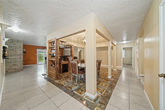 Building Photo - 10431 Odessa Dr