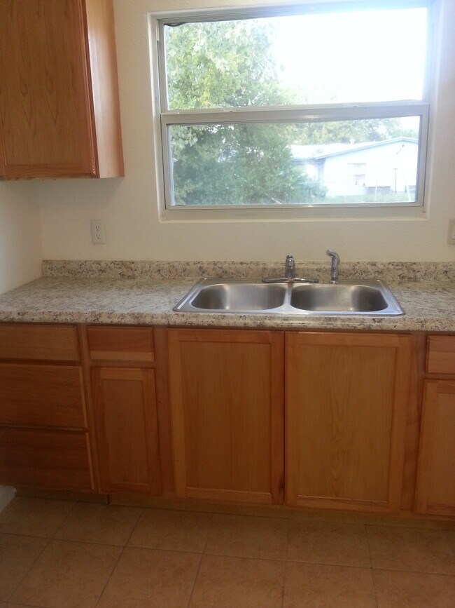 Building Photo - 503 Demya Dr