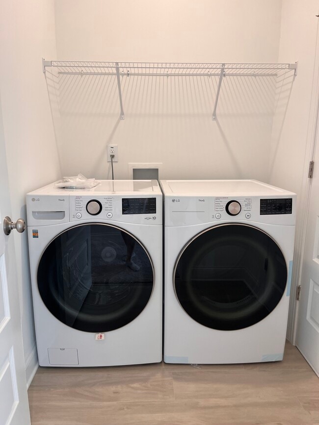 Building Photo - 1204 S Person St