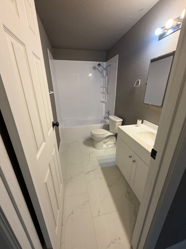 Building Photo - 15 N Sheppard Pl