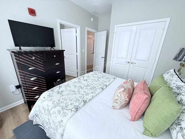 Building Photo - 3BR/3BA For Rent