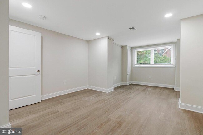 Building Photo - 1350 Sheridan St NW