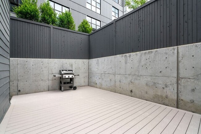 Building Photo - 610 Rutherford Ave