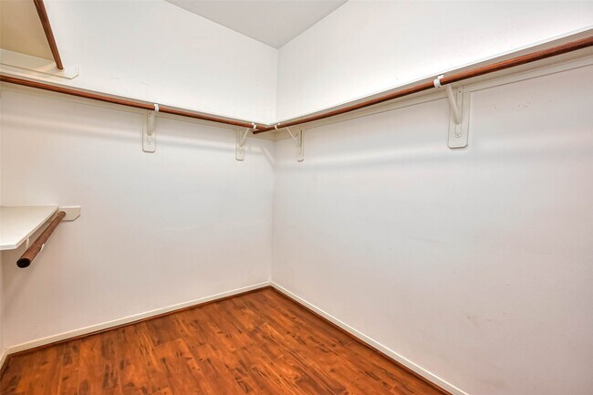 Building Photo - 1007 Riverchase Dr