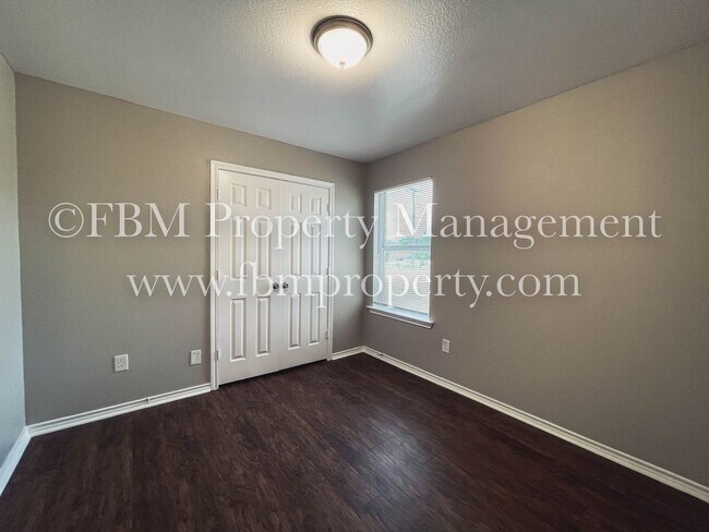 Building Photo - 1514 Drexal Dr
