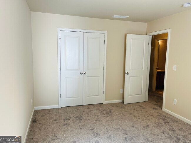 Building Photo - 261 Stillwood Dr