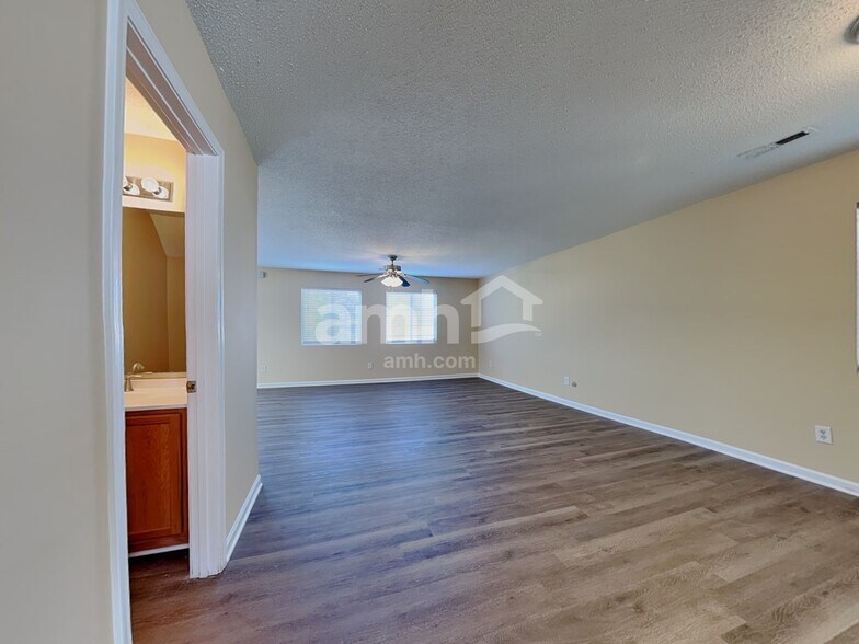 Building Photo - 1836 Chatfield Dr