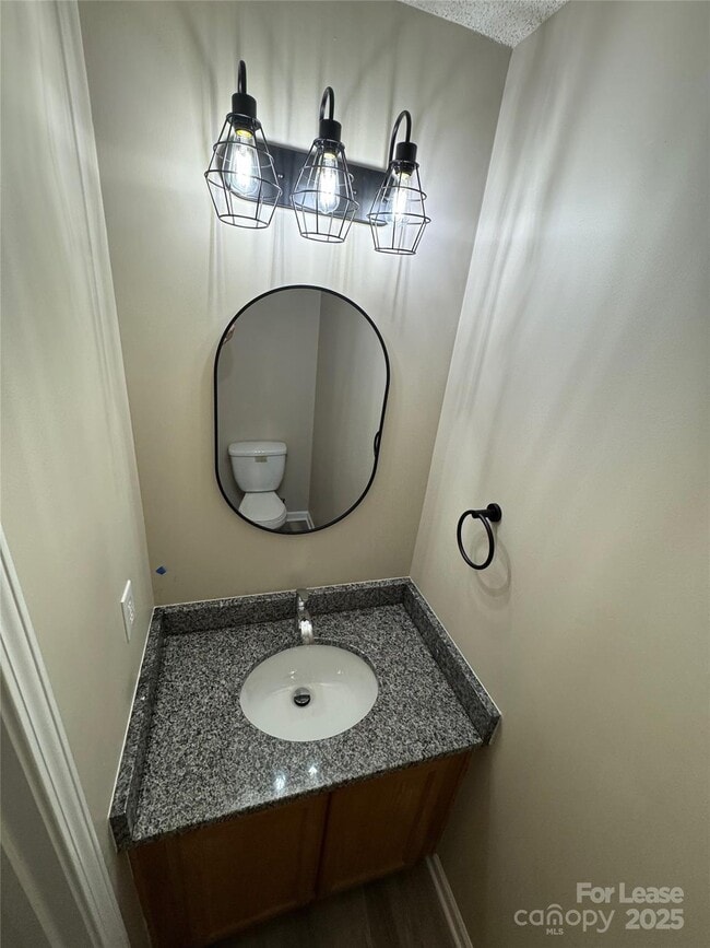 Building Photo - 10165 Forest Landing Dr