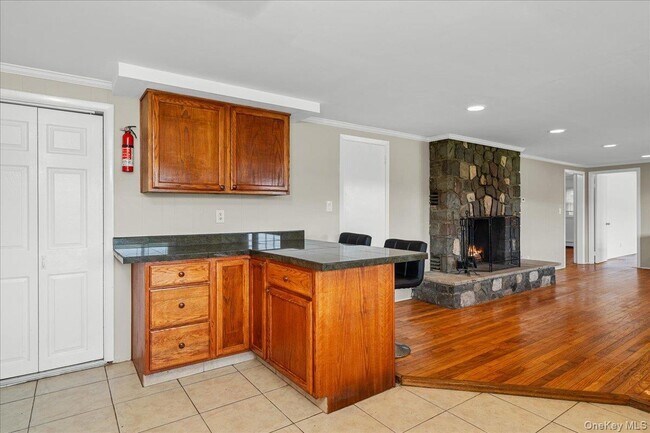 Building Photo - 14 Hemlock Hill