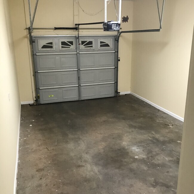 Building Photo - Arden Townhome: Commuter's Wishlist