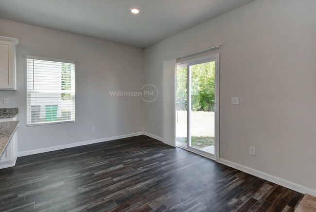 Building Photo - Inviting 3BR/2.5BTH Residence Nestled At T...