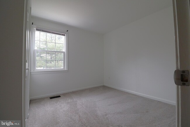 Building Photo - 138 Sharpstead Ln