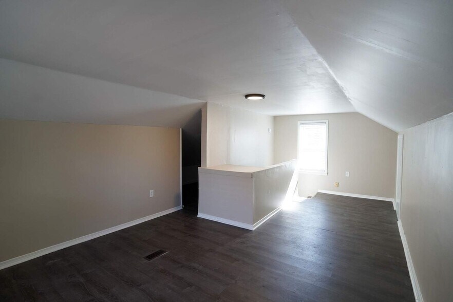 Building Photo - Fully Renovated 3-Bedroom Home – Move-In Ready for You!