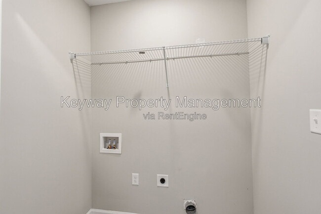 Building Photo - 228 Linsmore Ave