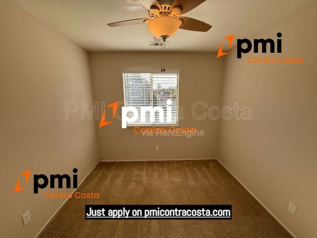 Building Photo - 974 Signal Ct