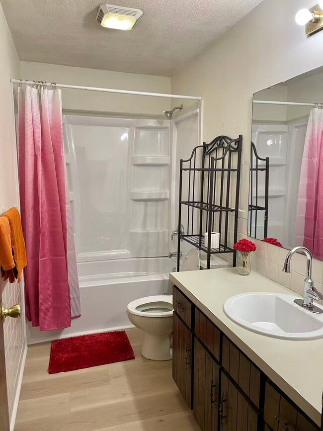 Building Photo - Cute house north Springfield