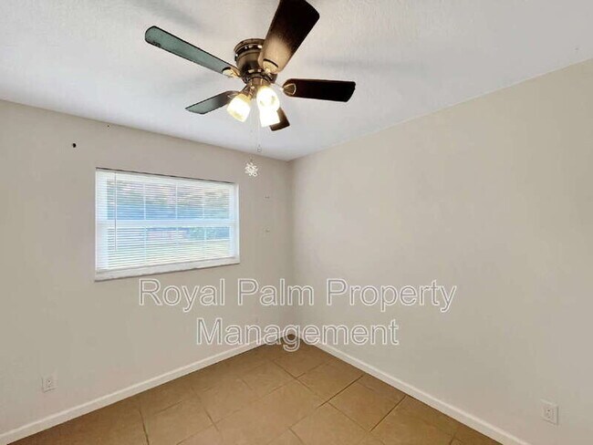 Building Photo - 11594 1st Ave