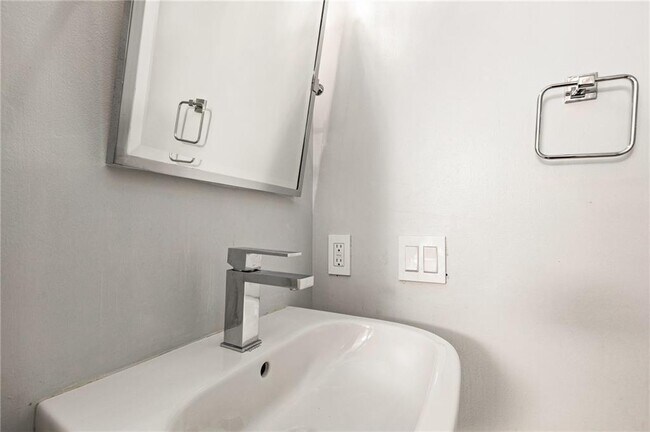 Building Photo - 841 Piedmont Ave NE