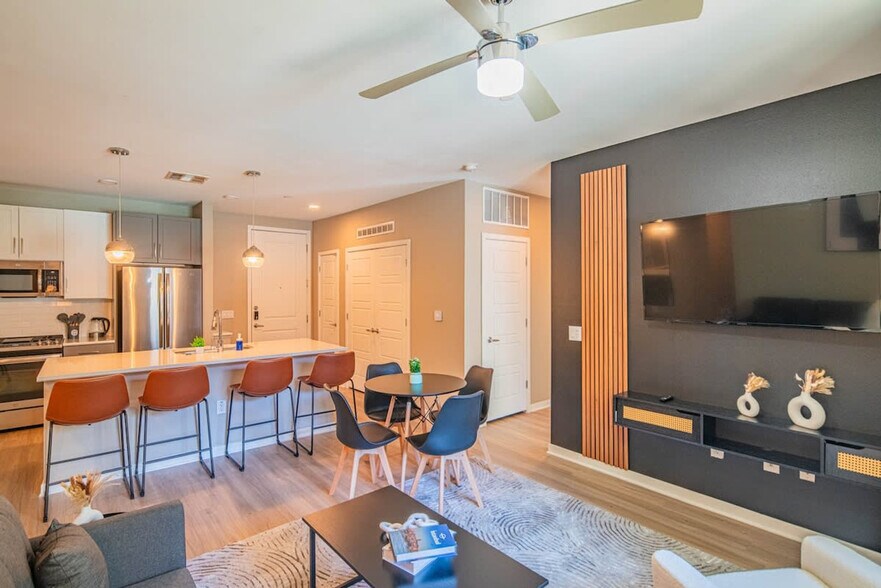 Building Photo - 730 E Marlette Ave