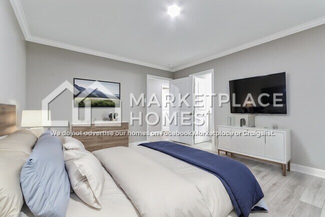 Building Photo - 1519 W 15th St