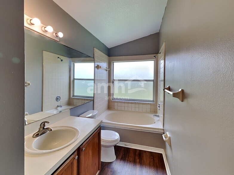 Building Photo - 2037 Ipsden Dr