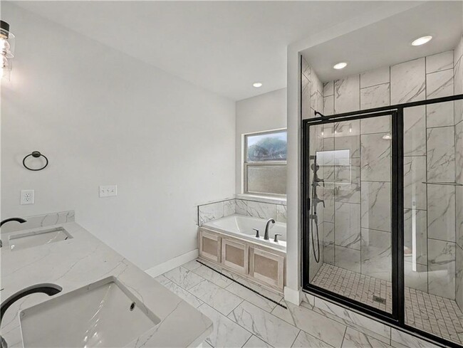 Building Photo - 6907 SW High Meadow Blvd