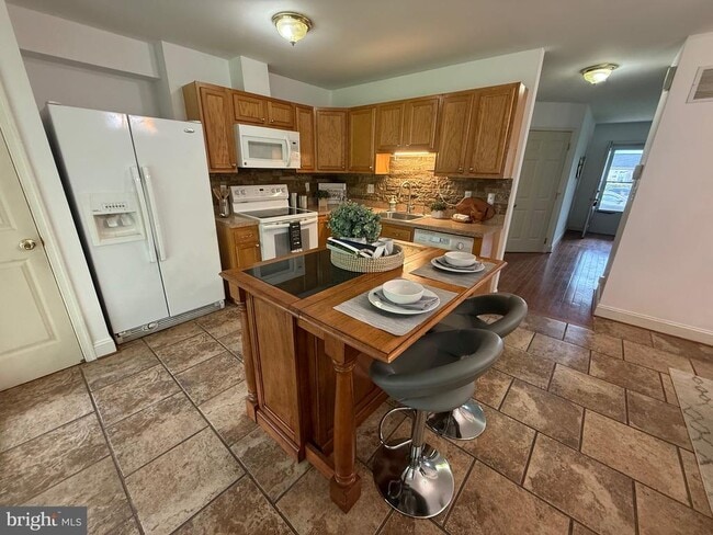 Building Photo - 1202 Rosegate Ct