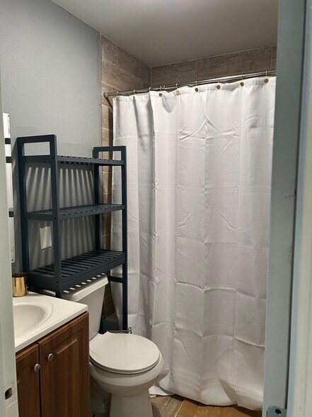 Bathroom - 279 Chatsworth St