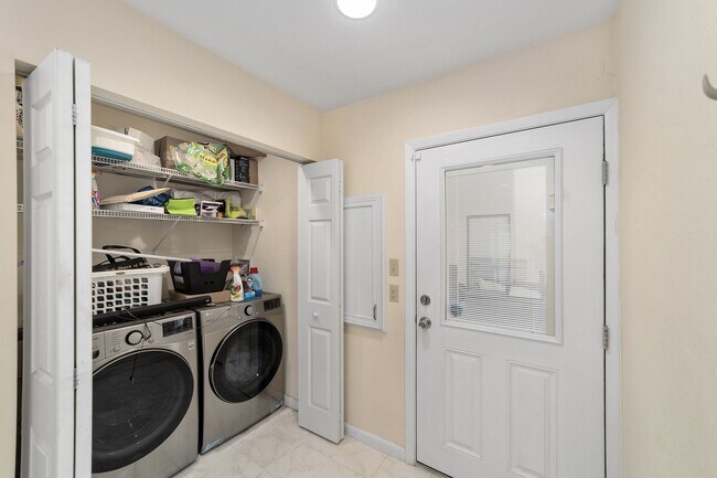 Building Photo - Beautiful 3/2 in Forest Ridge