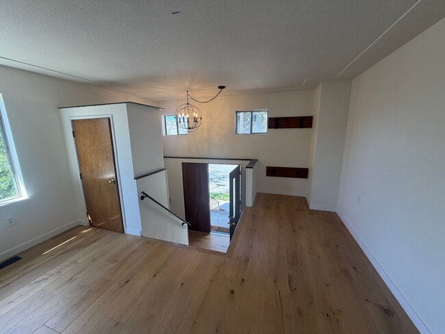 Building Photo - Spacious 4 Bedroom | 3 Bathroom | House in Curtis Park