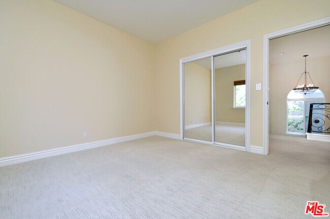 Building Photo - 12207 Cantura St