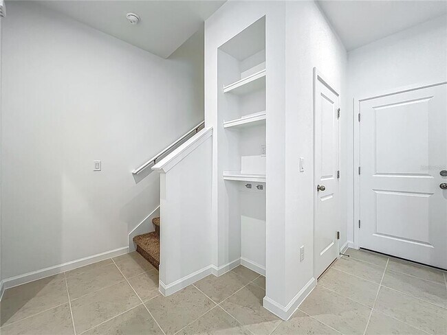 Building Photo - 9824 Walkway Dr