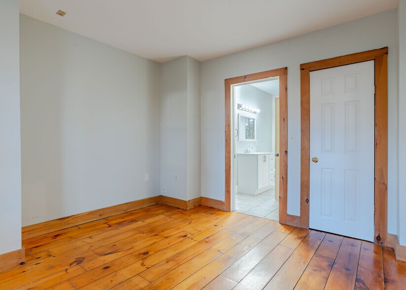 Building Photo - 8 Western Ave