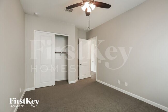 Building Photo - 119 S 197th Dr