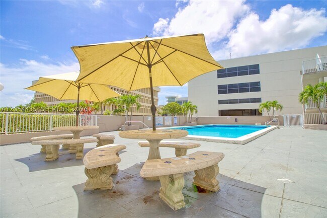 Building Photo - 6580 Santona St