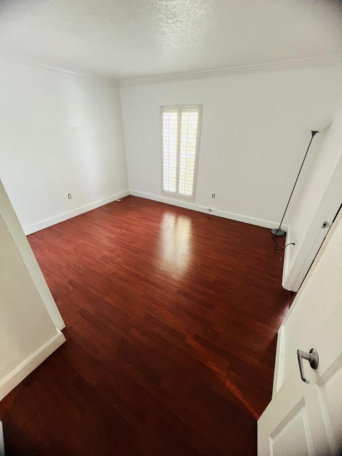 Building Photo - 1280 W 54th St