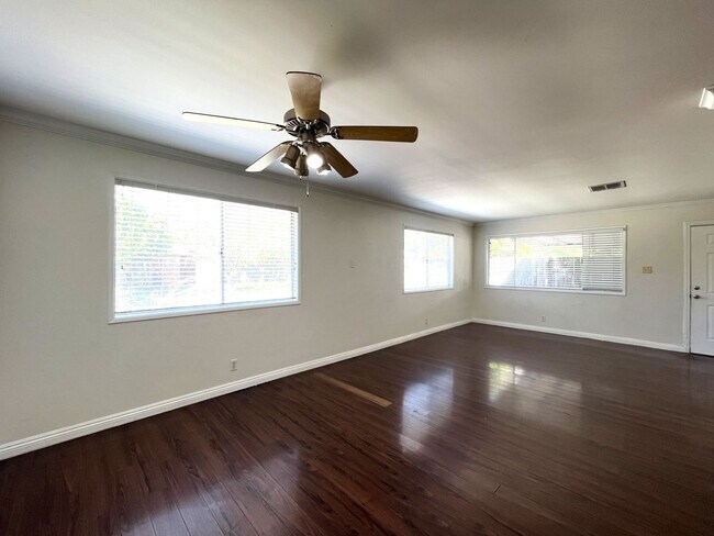 Building Photo - 4 bed, 3 bath in Loma Linda, CA!