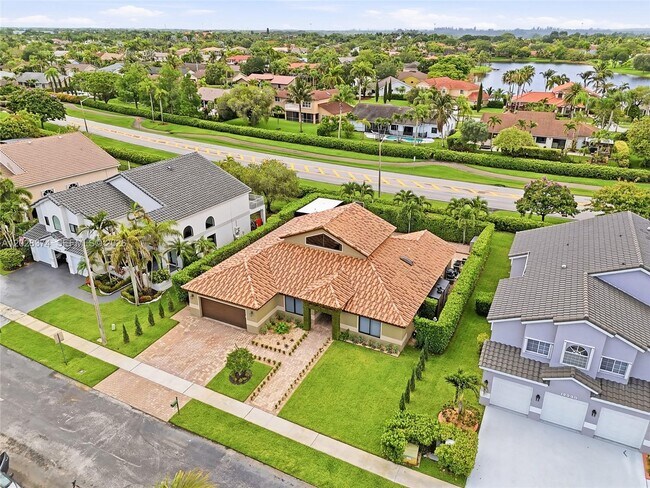 Building Photo - Northwest 9th Drive, Pembroke Pines, FL 33029 - 4 BR 2 BA single-family home