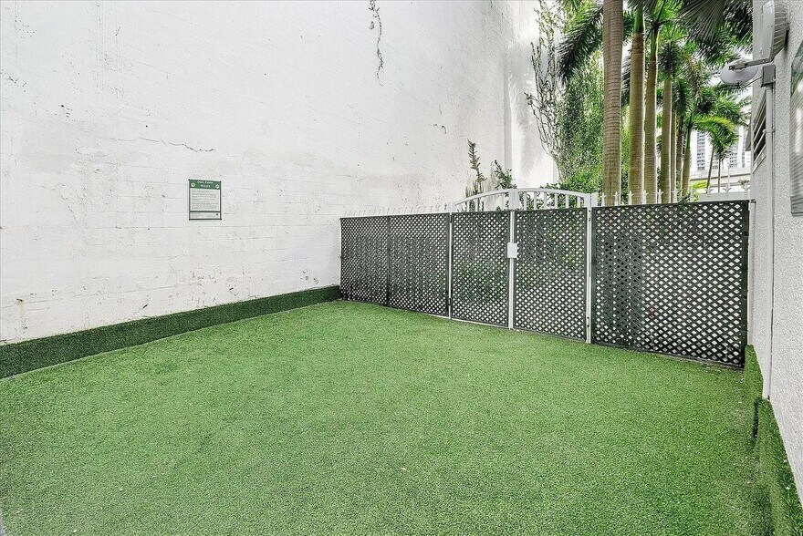 Building Photo - 133 NE 2nd Ave