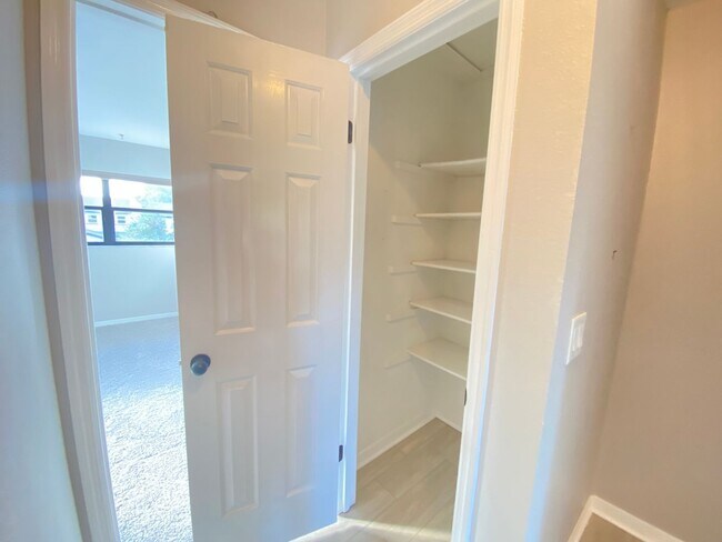 Building Photo - 1718 Gulfview Dr