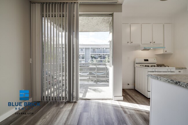 Building Photo - 8430 Cedros Ave