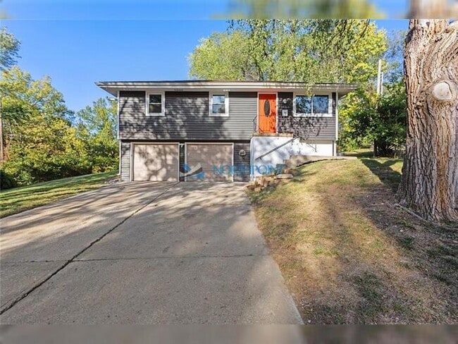 Primary Photo - 4 bed, 2 bath, large backyard home AVAILAB...