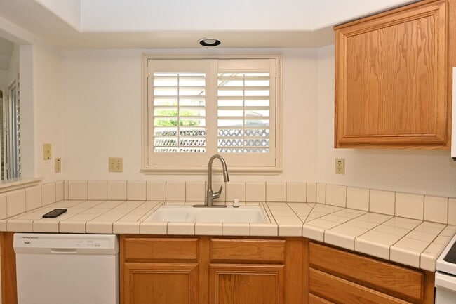 Building Photo - 2 story home, gated community, near Shops ...