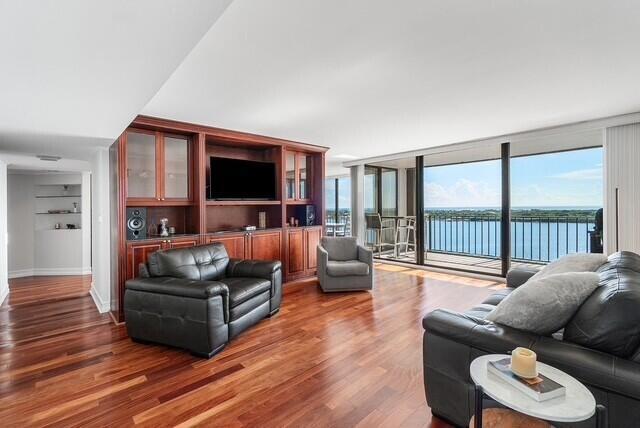 Building Photo - 124 Lakeshore Dr
