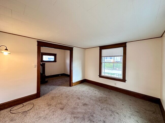 Building Photo - 923 Marshall Ave