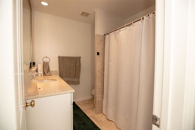 Building Photo - Charming 2BR Condo in Logan Circle