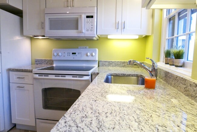 Building Photo - 2925 Espana Ct